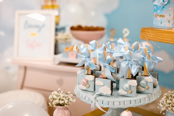 Idées cadeaux pratiques et tendres pour une baby shower